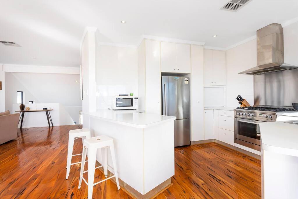 Scarborough Hilltop Apartment - Executive Escapes Perth Bagian luar foto